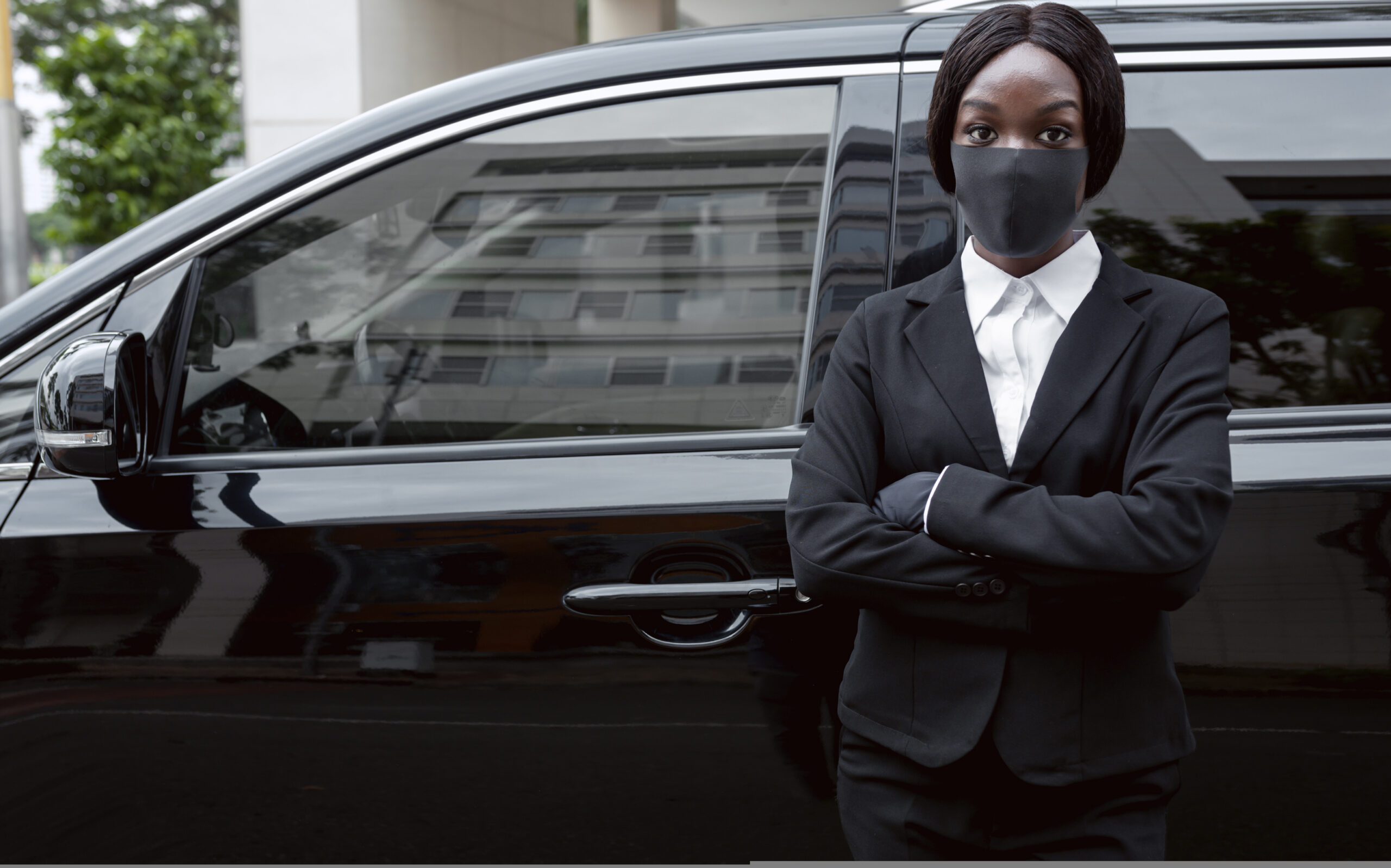 taxi-driver-waiting-her-client